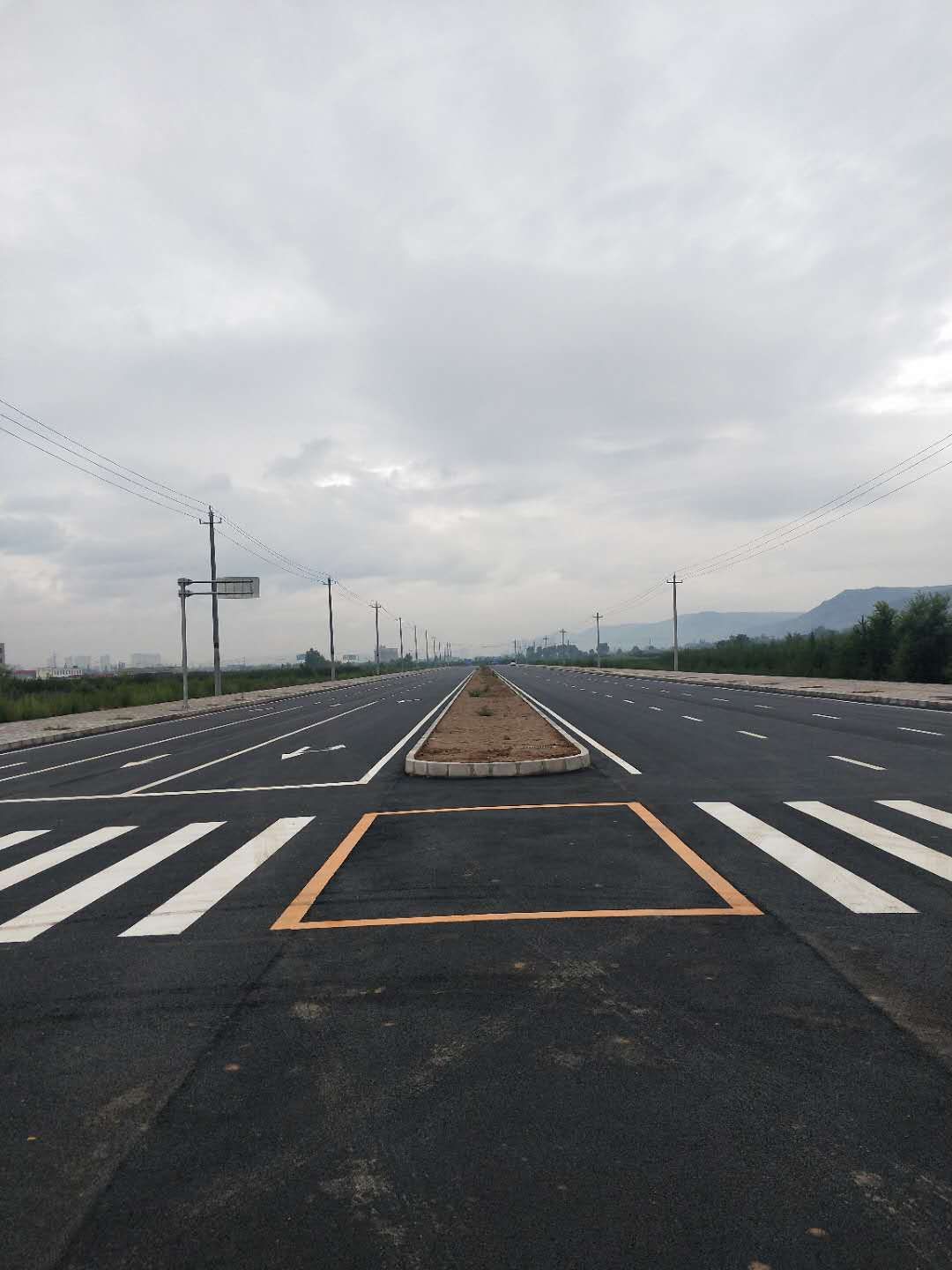 平涼市建設工程服務中心對平涼工業(yè)園區(qū)北大路道路工程進行竣工驗收(圖2)